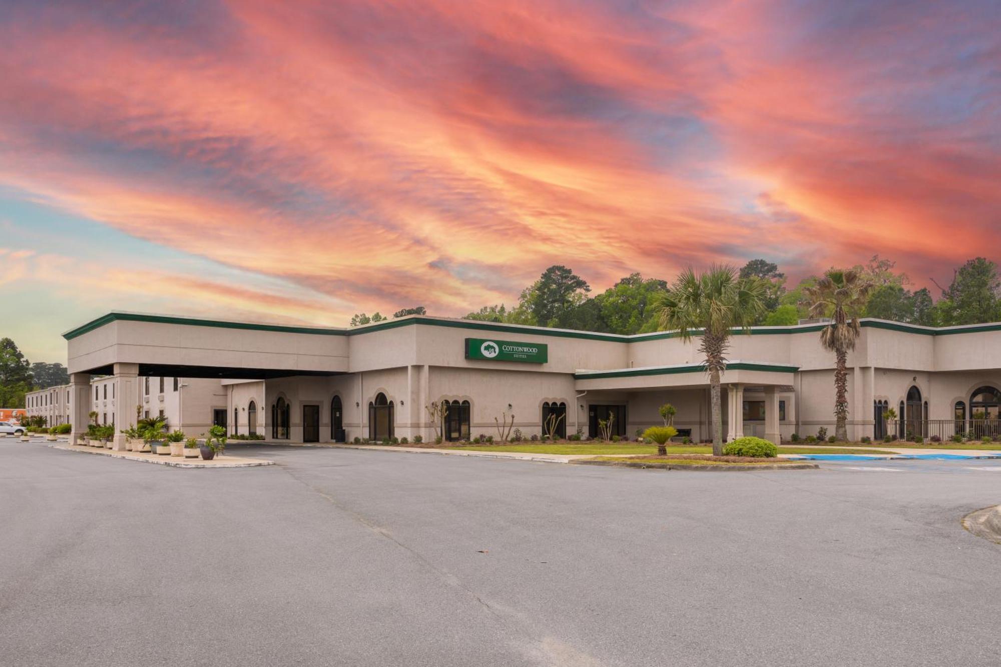 Cottonwood Suites Savannah Hotel&Conference Center Pooler Buitenkant foto